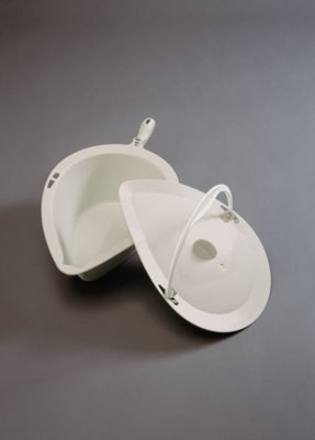 Show details for Etac, bekken með loki Clean stóla Mynd Etac, bekken með loki Clean stóla